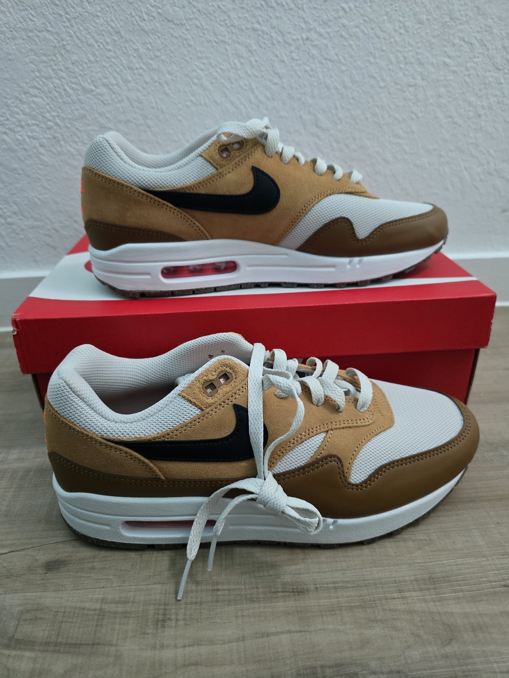 Nike Men’s Air Max 1 Casual Sneakers - White & Brown 9M/10.5w..